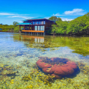 Bahia Coral Lodge